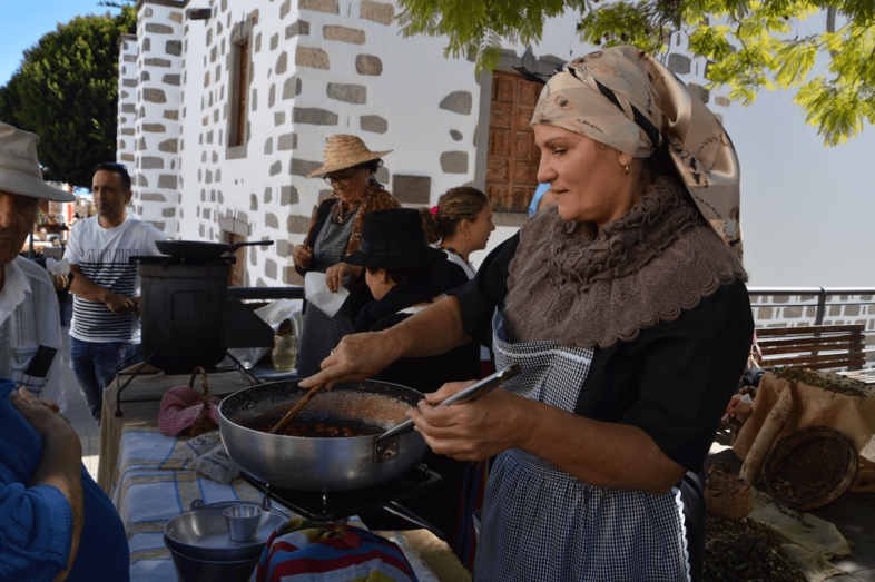 Imagen de archivo de una edición anterior de la Ruta del Almendrero / TA